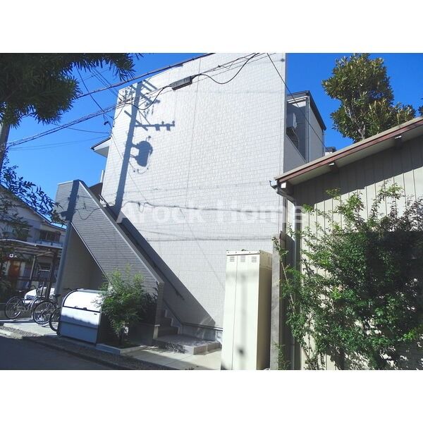 黄金駅より徒歩3分 築8年9ヶ月 2階建の賃貸物件