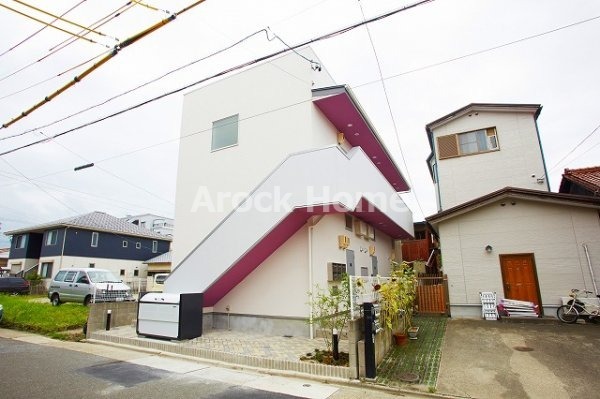 鶴里駅より徒歩5分 築12年10ヶ月 2階建の賃貸物件