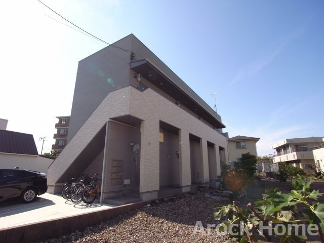 荒子駅より徒歩15分 築8年9ヶ月 2階建の賃貸物件