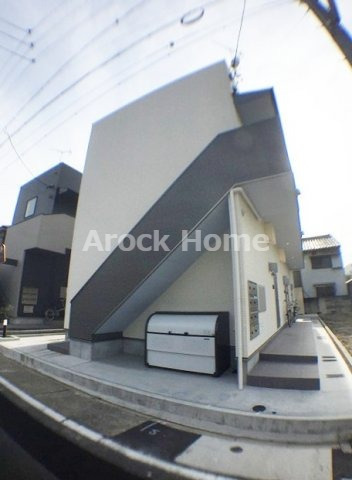 鶴里駅より徒歩6分 築8年7ヶ月 2階建の賃貸物件