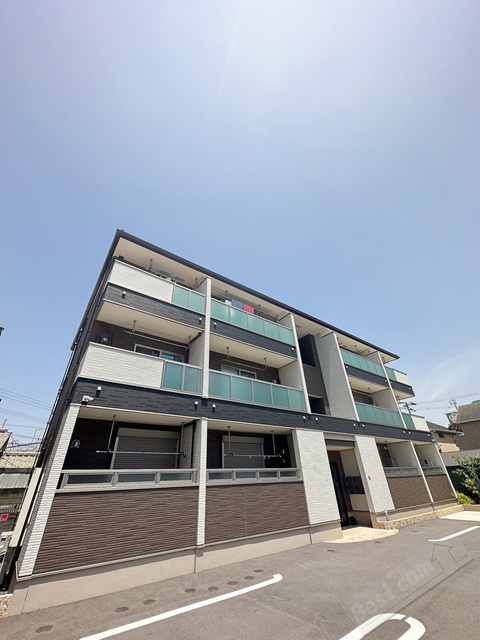 忠岡駅より徒歩2分 築4年5ヶ月 3階建の賃貸物件