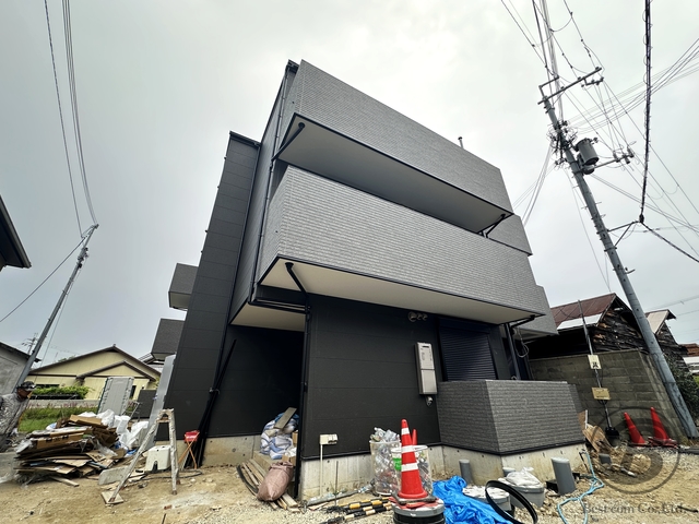 日根野駅より徒歩13分 新築 3階建の賃貸物件