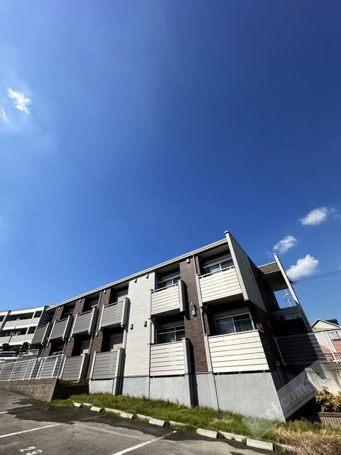 和泉中央駅より徒歩15分 築7年11ヶ月 2階建の賃貸物件