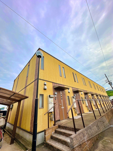 竈山駅より徒歩15分 築19年3ヶ月 2階建の賃貸物件