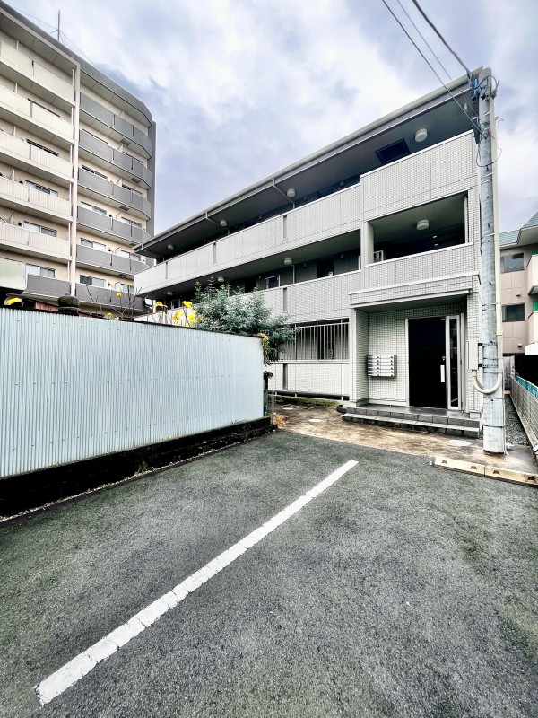 吹上駅より徒歩9分 築9年8ヶ月 3階建の賃貸物件