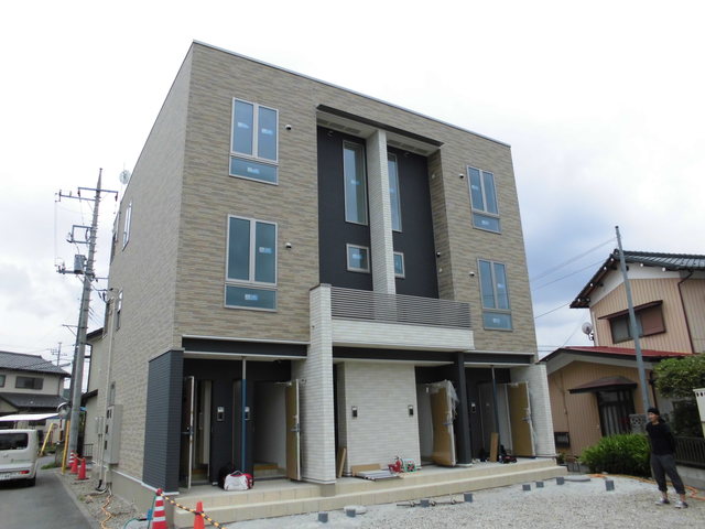 元加治駅より徒歩5分 築10年10ヶ月 3階建の賃貸物件