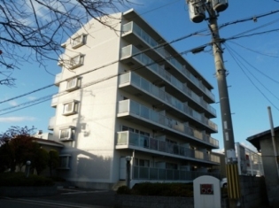 八尾南駅よりバス7分 徒歩1分 築31年10ヶ月 6階建の賃貸物件