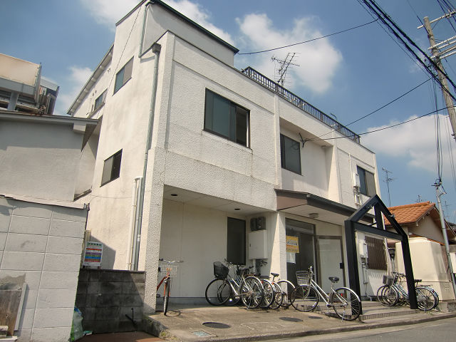八尾駅より徒歩6分 築40年5ヶ月 3階建の賃貸物件