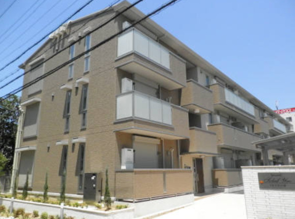 近鉄八尾駅より徒歩11分 築11年7ヶ月 3階建の賃貸物件