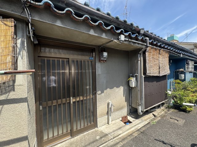 八尾駅より徒歩8分 築55年10ヶ月 1階建の賃貸物件