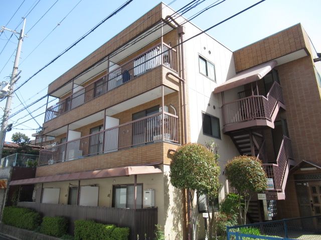 八尾駅より徒歩3分 築38年3ヶ月 3階建の賃貸物件