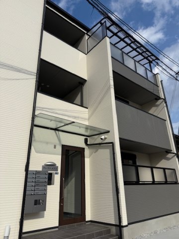 久宝寺駅より徒歩17分 新築 3階建の賃貸物件