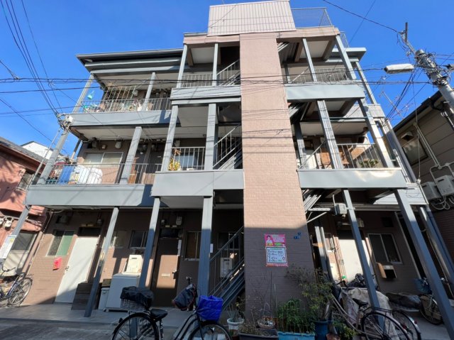 岸里駅より徒歩8分 築56年10ヶ月 3階建の賃貸物件