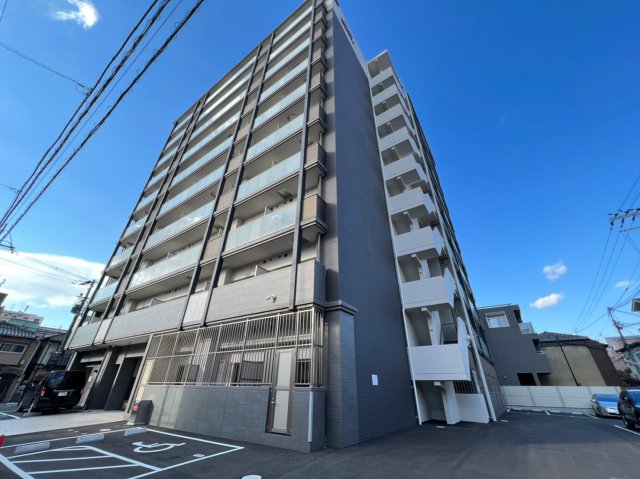 天下茶屋駅より徒歩4分 築5年2ヶ月 10階建の賃貸物件