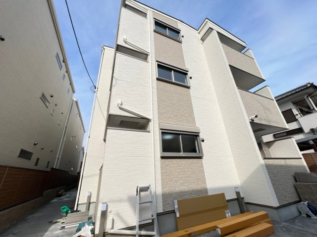 岸里玉出駅より徒歩5分 築3年9ヶ月 3階建の賃貸物件