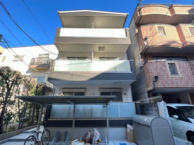 天下茶屋駅より徒歩7分 築3年5ヶ月 3階建の賃貸物件