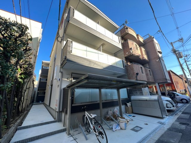 天下茶屋駅より徒歩7分 築3年5ヶ月 3階建の賃貸物件