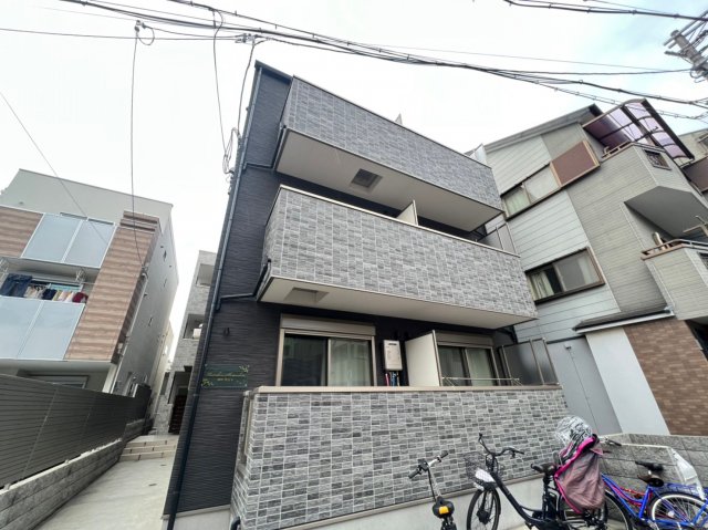 天下茶屋駅より徒歩7分 築7年5ヶ月 3階建の賃貸物件