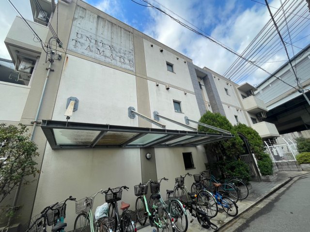 岸里玉出駅より徒歩1分 築26年3ヶ月 3階建の賃貸物件