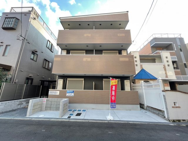 住ノ江駅より徒歩5分 築3年11ヶ月 3階建の賃貸物件