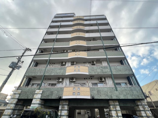 天下茶屋駅より徒歩3分 築18年3ヶ月 10階建の賃貸物件