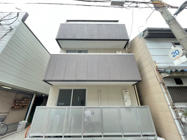 松田町駅より徒歩2分 築8年11ヶ月 3階建の賃貸物件