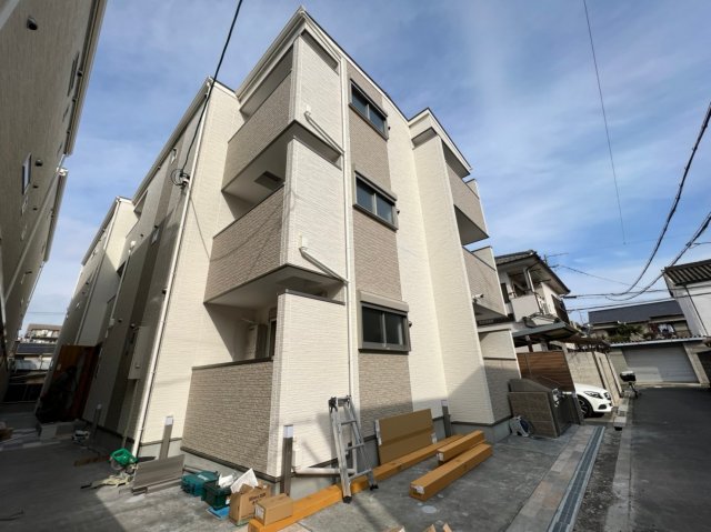 岸里玉出駅より徒歩4分 築3年9ヶ月 3階建の賃貸物件