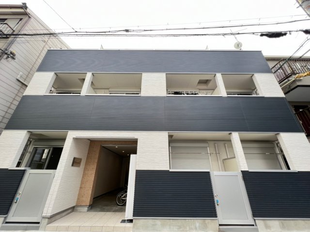 天下茶屋駅より徒歩10分 築5年7ヶ月 3階建の賃貸物件