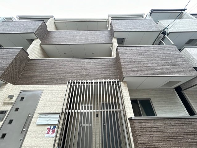 玉出駅より徒歩4分 築12年3ヶ月 3階建の賃貸物件