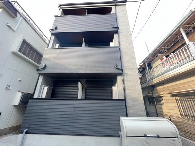 天下茶屋駅より徒歩8分 築2年1ヶ月 3階建の賃貸物件