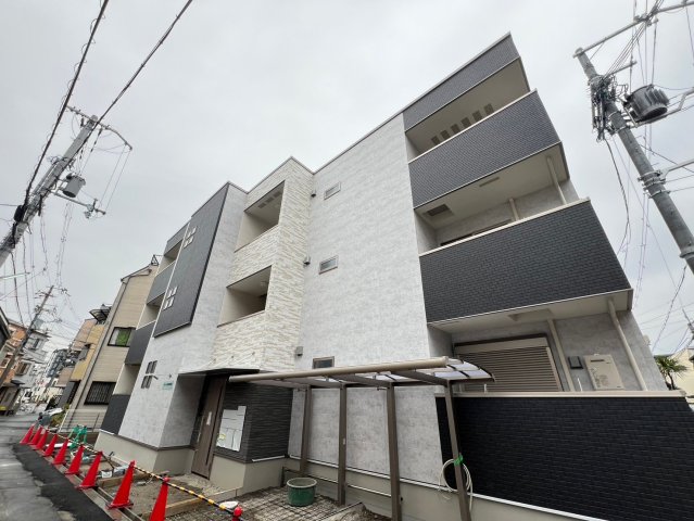 天下茶屋駅より徒歩10分 築1年10ヶ月 3階建の賃貸物件