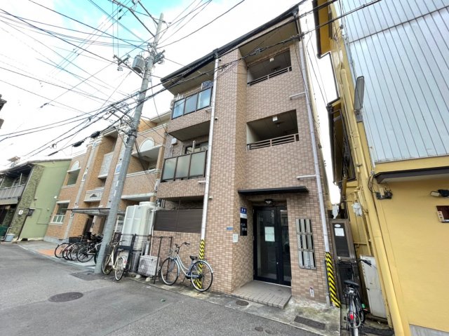 天下茶屋駅より徒歩4分 築29年10ヶ月 3階建の賃貸物件