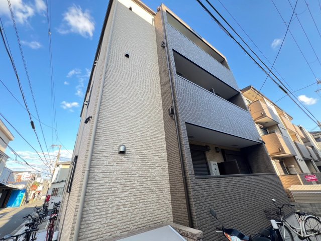 天下茶屋駅より徒歩10分 築7年5ヶ月 3階建の賃貸物件