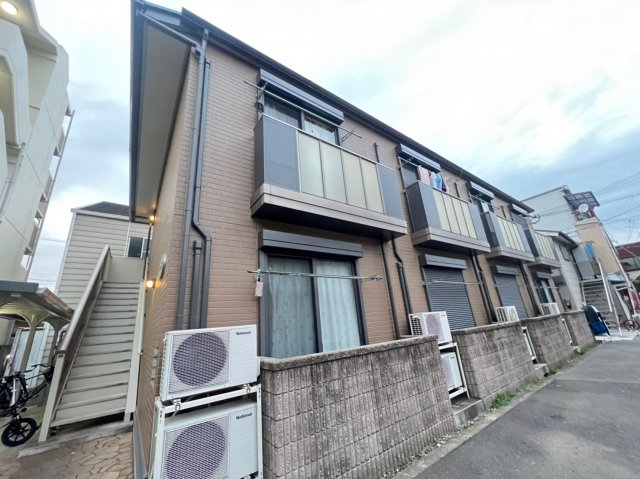 天下茶屋駅より徒歩12分 築18年3ヶ月 2階建の賃貸物件