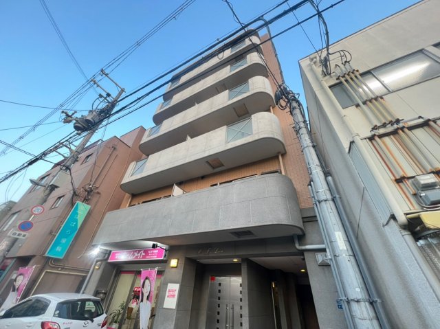 天下茶屋駅より徒歩3分 築19年3ヶ月 6階建の賃貸物件