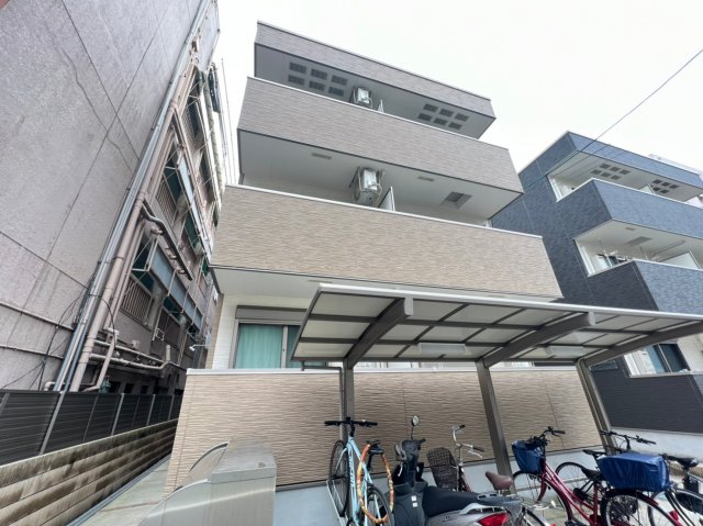 岸里駅より徒歩8分 築9年7ヶ月 3階建の賃貸物件