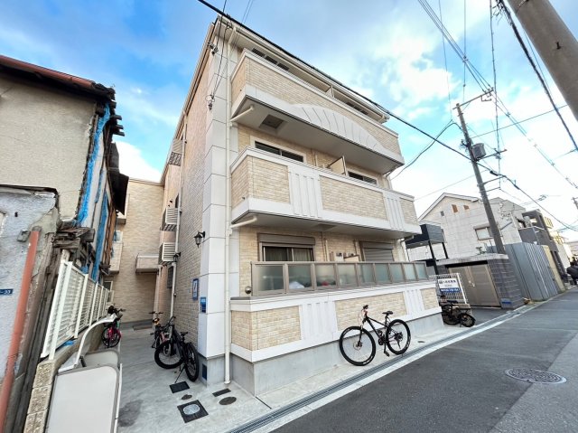 津守駅より徒歩8分 築6年8ヶ月 3階建の賃貸物件