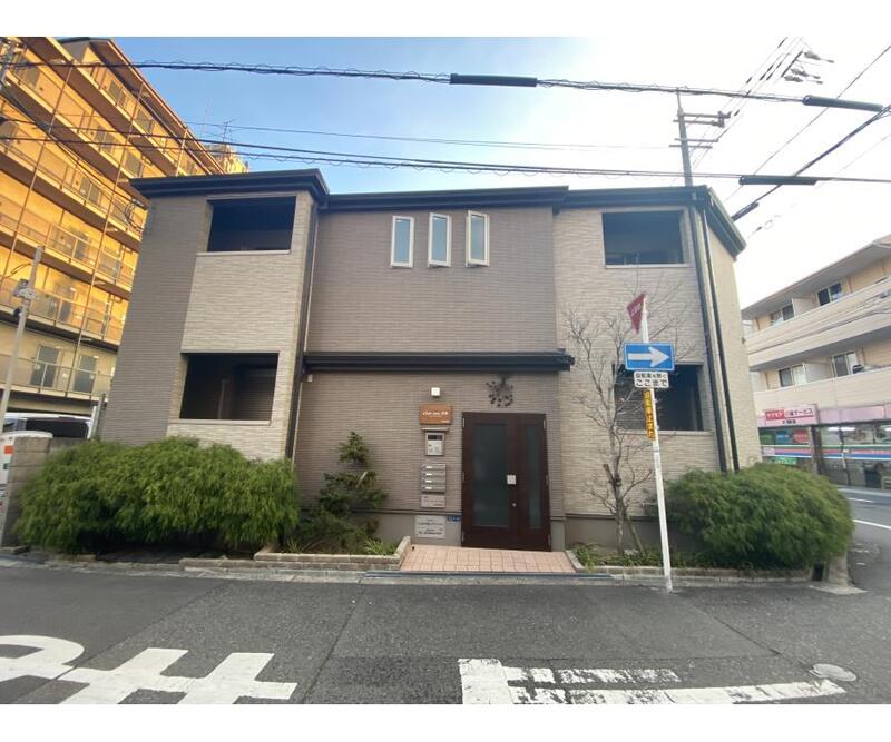 天下茶屋駅より徒歩4分 築13年7ヶ月 2階建の賃貸物件