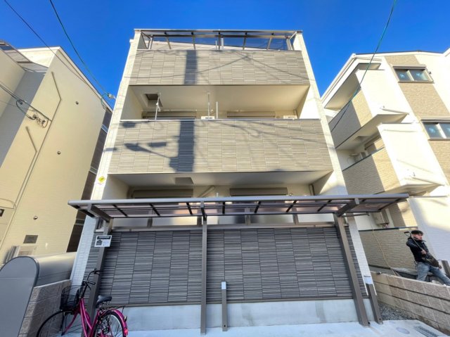 岸里玉出駅より徒歩3分 築4年2ヶ月 3階建の賃貸物件