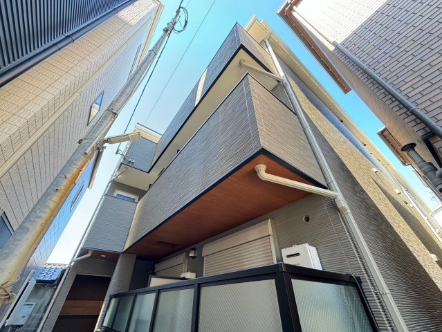 昭和町駅より徒歩10分 築1年5ヶ月 3階建の賃貸物件