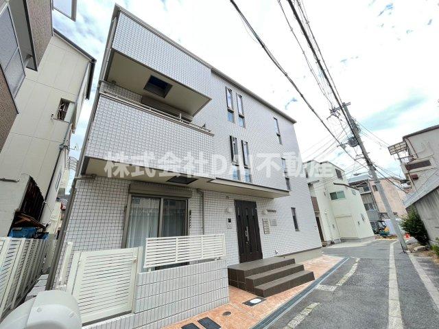 天下茶屋駅より徒歩7分 築6年7ヶ月 3階建の賃貸物件