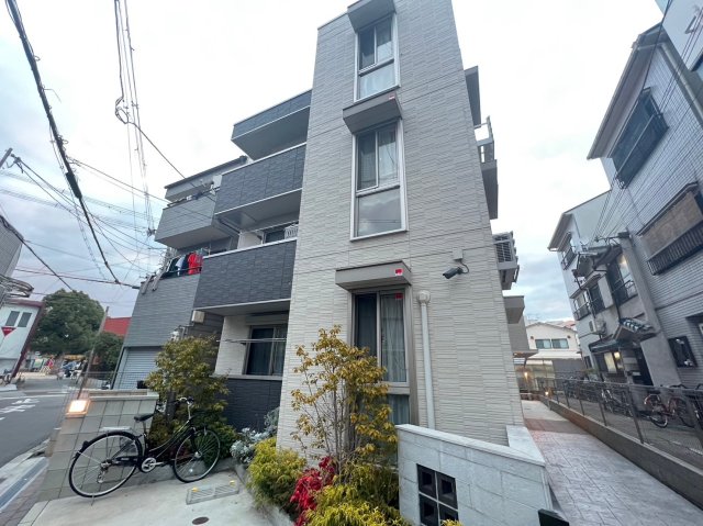 岸里駅より徒歩10分 築5年4ヶ月 3階建の賃貸物件