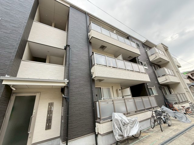 岸里駅より徒歩4分 築6年9ヶ月 3階建の賃貸物件