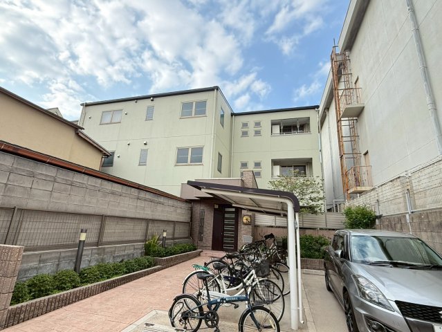 玉出駅より徒歩8分 築20年11ヶ月 3階建の賃貸物件