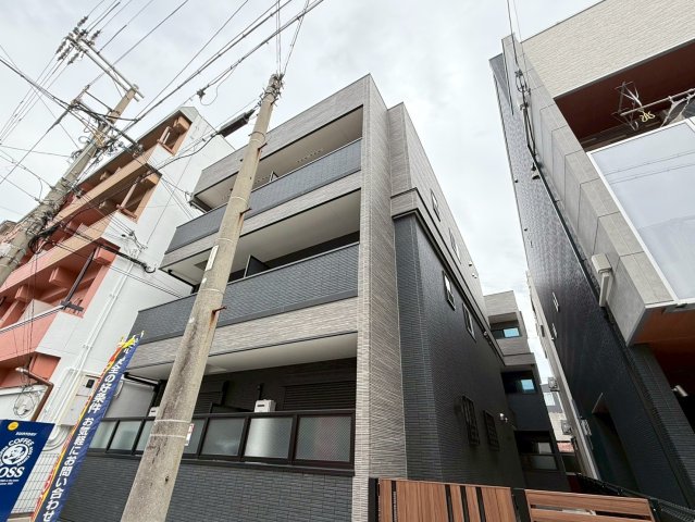 玉出駅より徒歩6分 築1年7ヶ月 3階建の賃貸物件