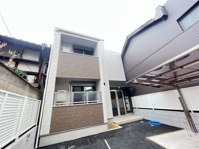 天下茶屋駅より徒歩5分 築3年6ヶ月 2階建の賃貸物件