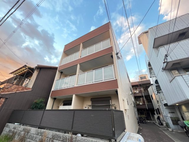 岸里玉出駅より徒歩6分 築20年9ヶ月 3階建の賃貸物件