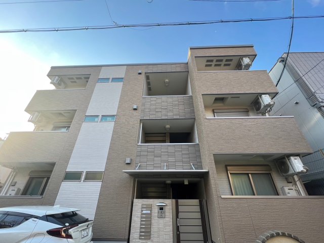 天下茶屋駅より徒歩10分 築11年4ヶ月 3階建の賃貸物件