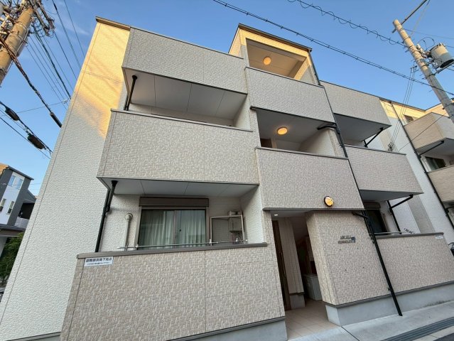 西天下茶屋駅より徒歩3分 築6年8ヶ月 3階建の賃貸物件