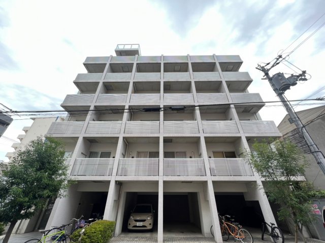 天下茶屋駅より徒歩5分 築17年5ヶ月 5階建の賃貸物件